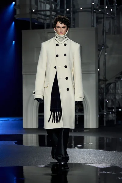 Look 30